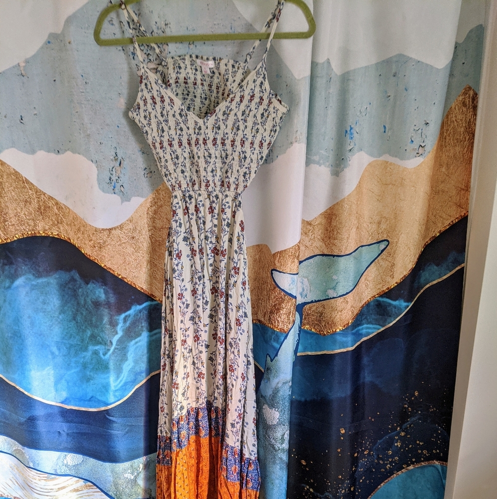 Beautiful maxi dress with back cutout